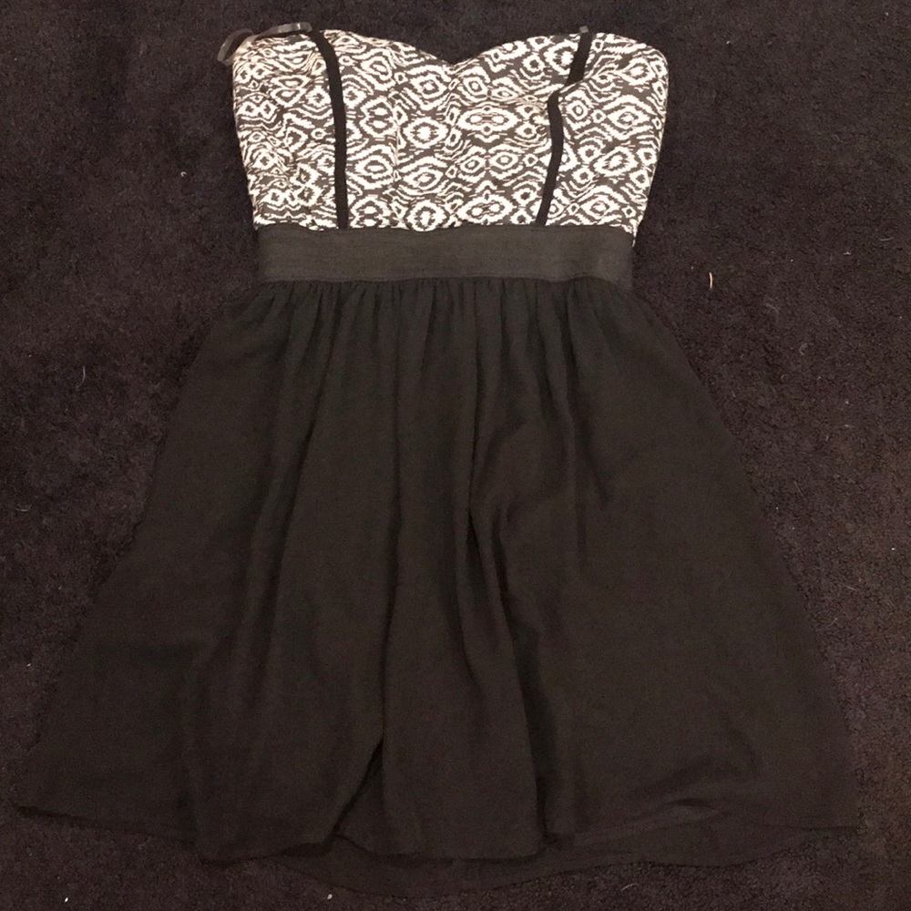 BRAND NEW strapless swing dress